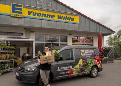 Heidesee Lieferservice Auto und Fahrerin